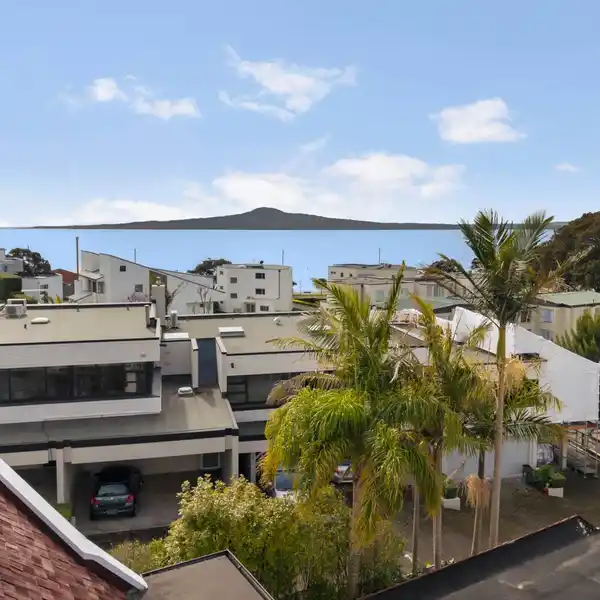 BEACHSIDE BLISS WITH RANGITOTO SEA VIEWS