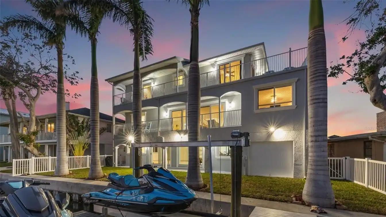 Fully Updated Coastal Getaway