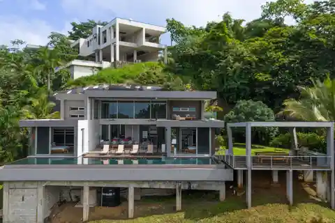 Villa Gaia: Gorgeous Modern Designed Ocean View Home