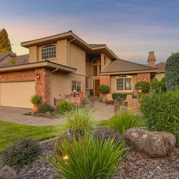 THOUGHTFUL DESIGN WITH TIMELESS QUALITY IN TREELAKE VILLAGE