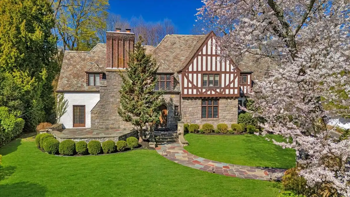 Sophisticated and Stylish Cotswold Tudor