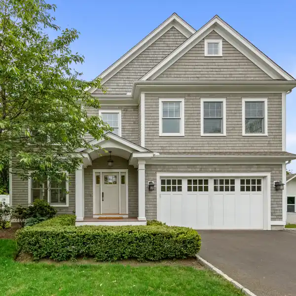 NANTUCKET-STYLE COLONIAL