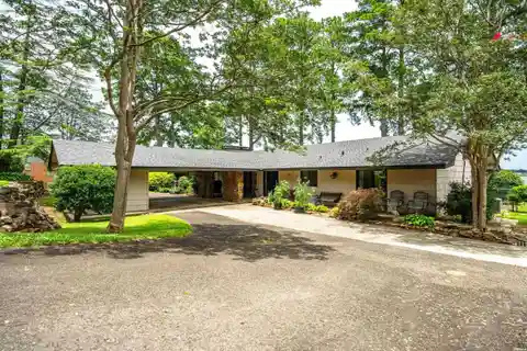 The Perfect Home to Create Lasting Memories by the Water