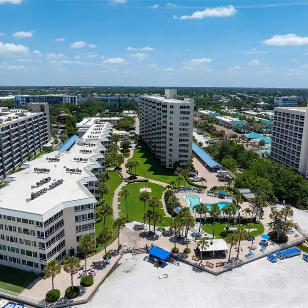 GROUND FLOOR CONDO IN THE SARASOTA SURF & RACQUET CLUB