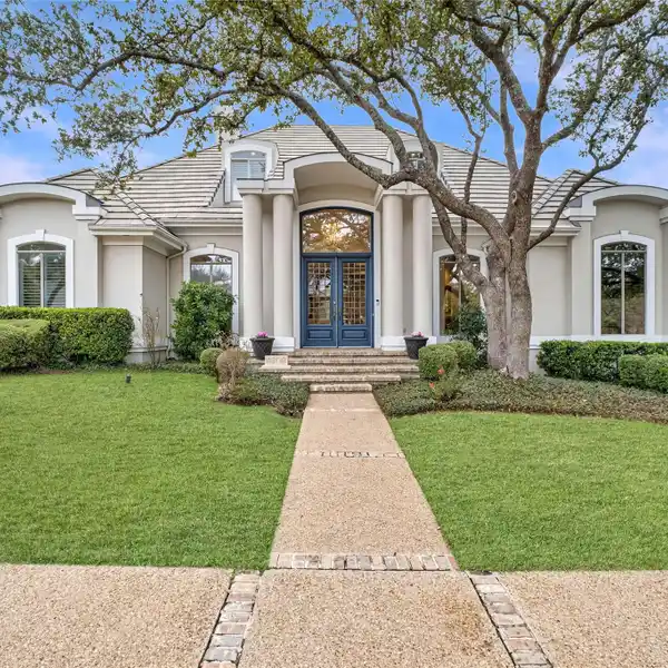 TIMELESS ELEGANCE WITH MODERN UPDATES