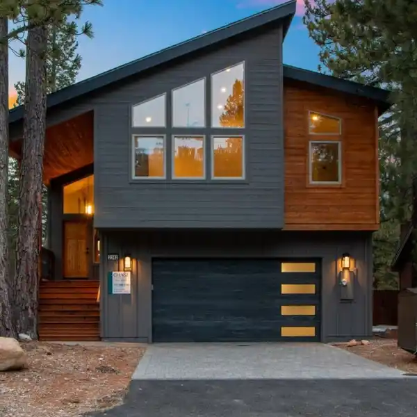 CUSTOM-BUILT HOME WITH A MOUNTAIN VIEW BACKDROP