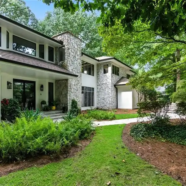 RENOVATED CONTEMPORARY SHOWPIECE