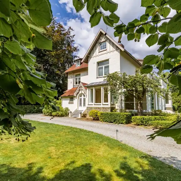 STUNNING FAUBOURG RESIDENCE WITH LARGE GROUNDS