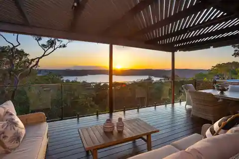 Relaxed Contemporary Living in an Elevated Position