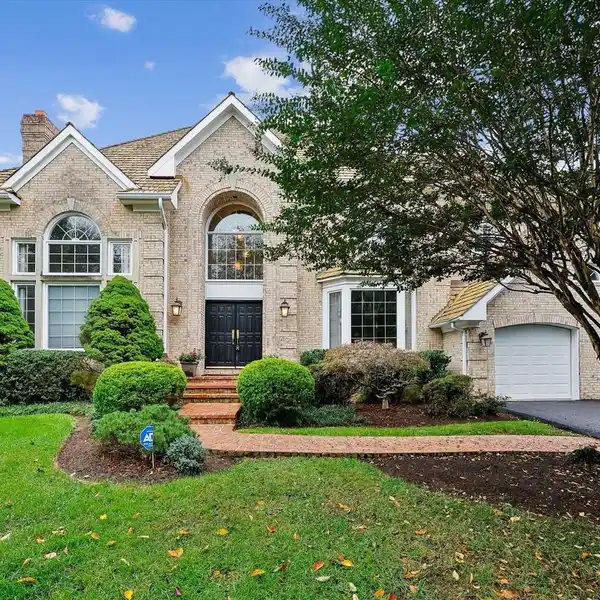 ELEGANT COLONIAL RETREAT WITH DESIGNER FLAIR