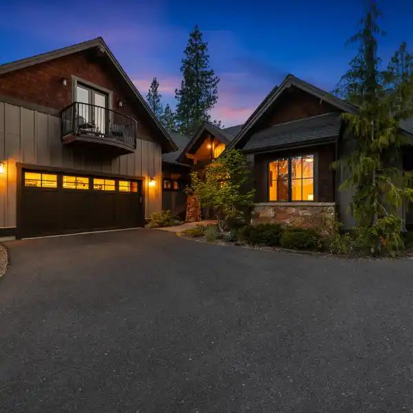 EMBRACE TRANQUIL LUXURY IN THIS STUNNING RETREAT