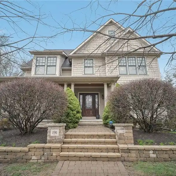 EXCEPTIONAL BLEND OF LUXURY AND CONVENIENCE
