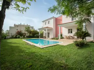 Luxury Detached House Offering Elegance and Modern Comfort
