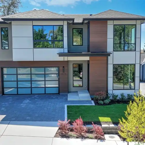 LUXURY LIVING WITH ROOFTOP LAKE WASHINGTON VIEWS