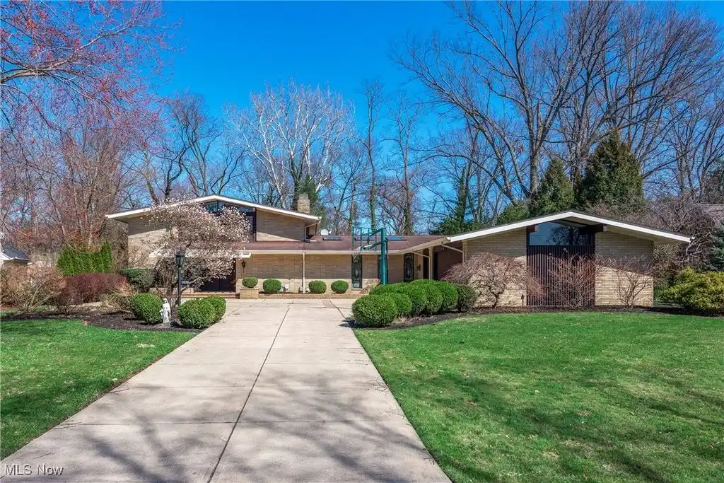 Beautifully Designed Mid-century Modern Home