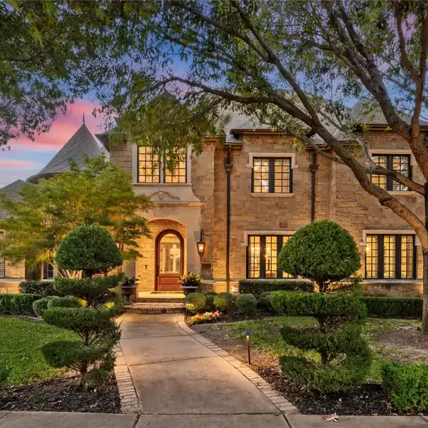 GORGEOUS UPDATED HOME WITH DESIGNER TOUCHES
