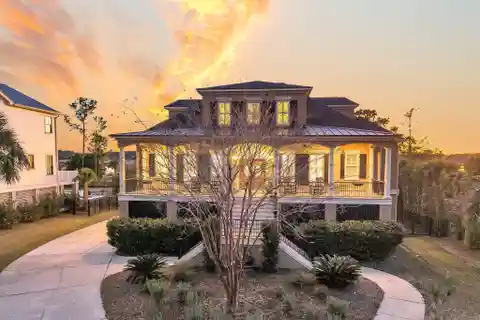 Fabulously Refreshed Paradise Island Deep Water Home