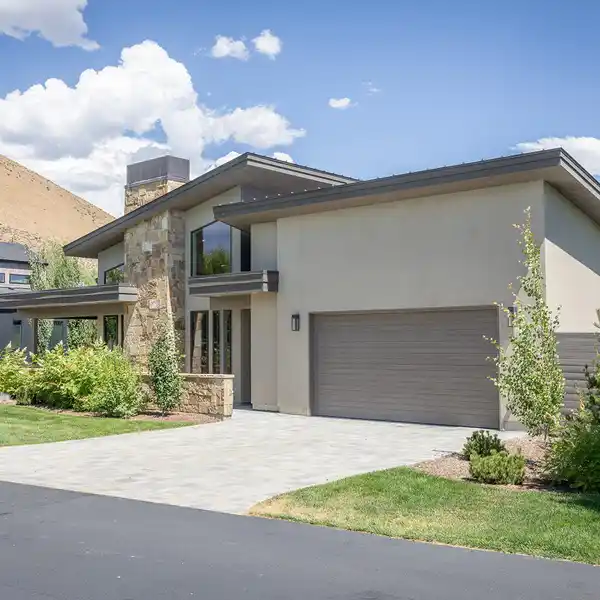 OPEN-PLAN SINGLE-LEVEL SANCTUARY