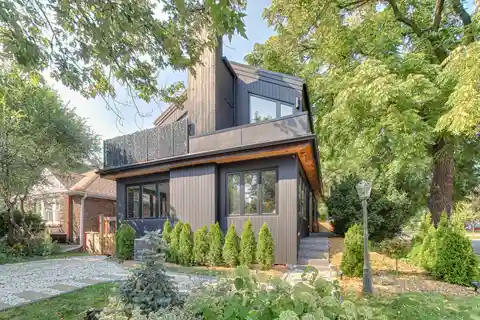 Sunlit Gem in the Heart of Sunnylea