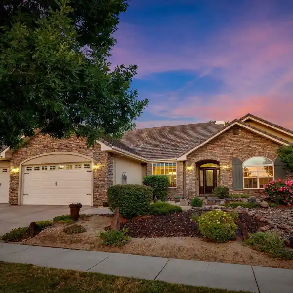 LUXURY LIVING IN RED HAWK GOLF COMMUNITY