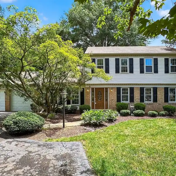 MOVE-IN READY HOME IN PRIME NEIGHBORHOOD