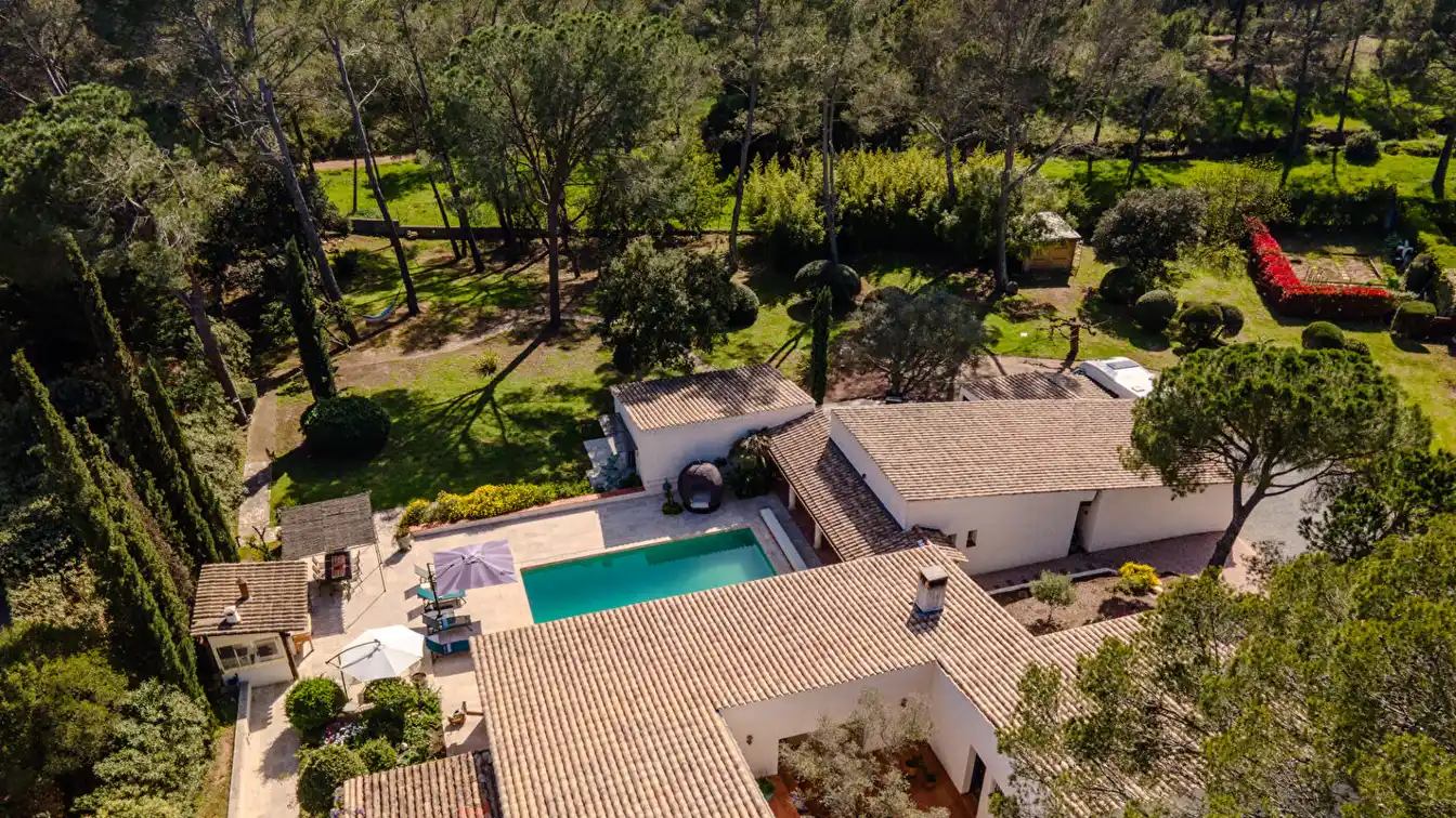 Single-story Villa with Pool