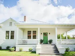 Seamless Fusion of Past and Present in East Hill Renovation