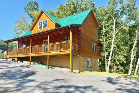New Cabin in a Unique Development