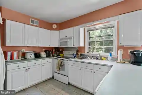 Traditional Colonial in Sought-After North Farm