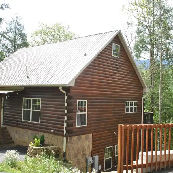 CUSTOM CABIN IN PRIME RESORT LOCATION