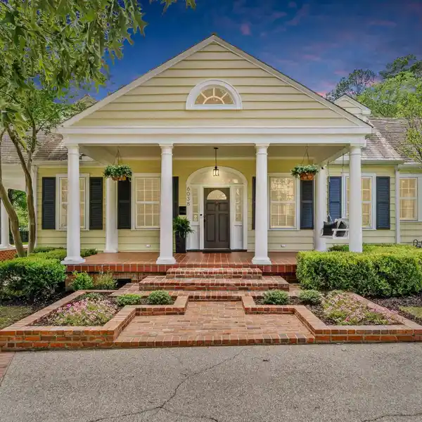 ADMIRED MID-CITY GEM