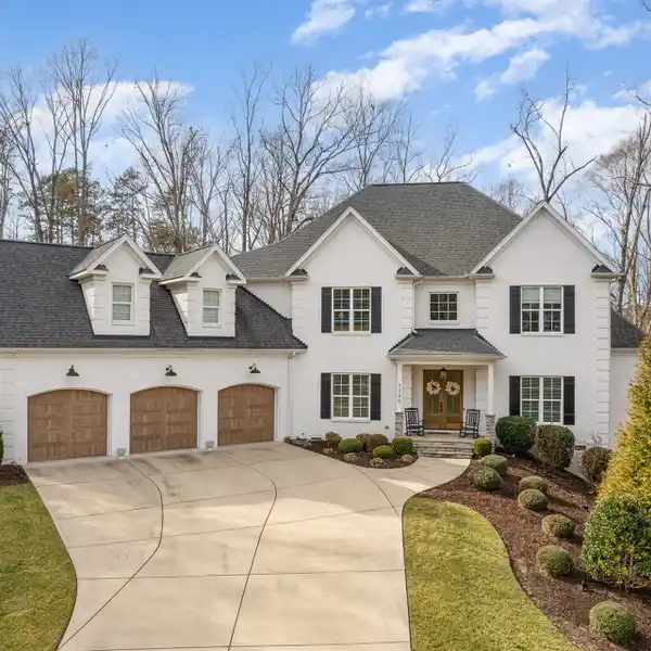 LUXURY AND TRANQUILITY IN THE STONEBRIDGE COMMUNITY