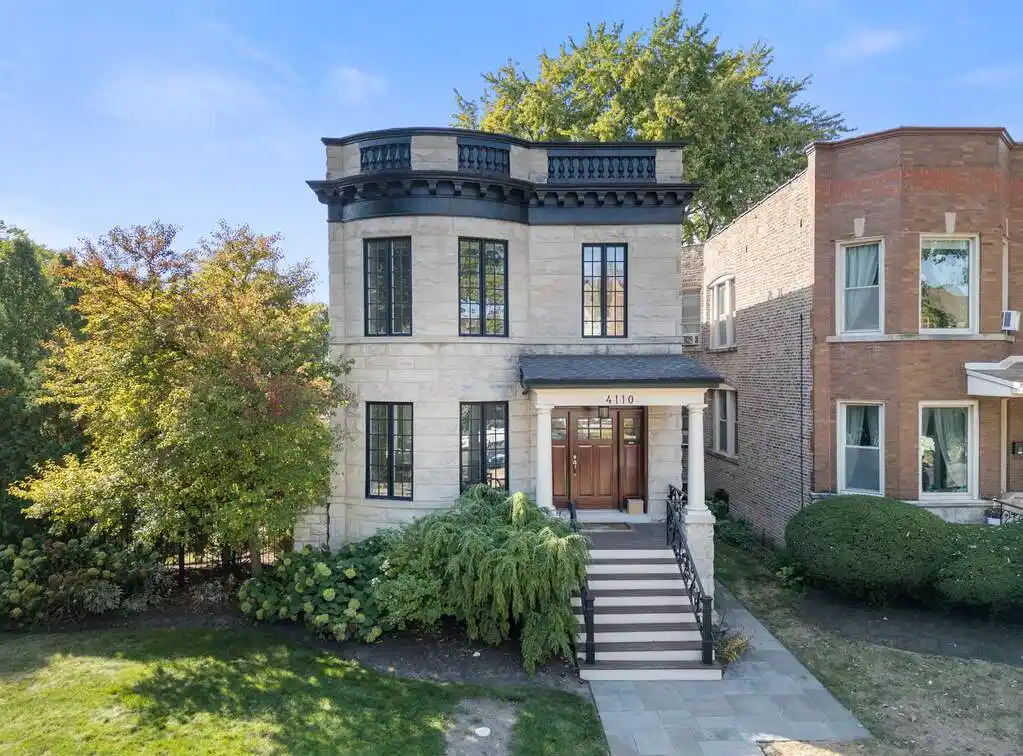 Splendid Greystone in East Ravenswood
