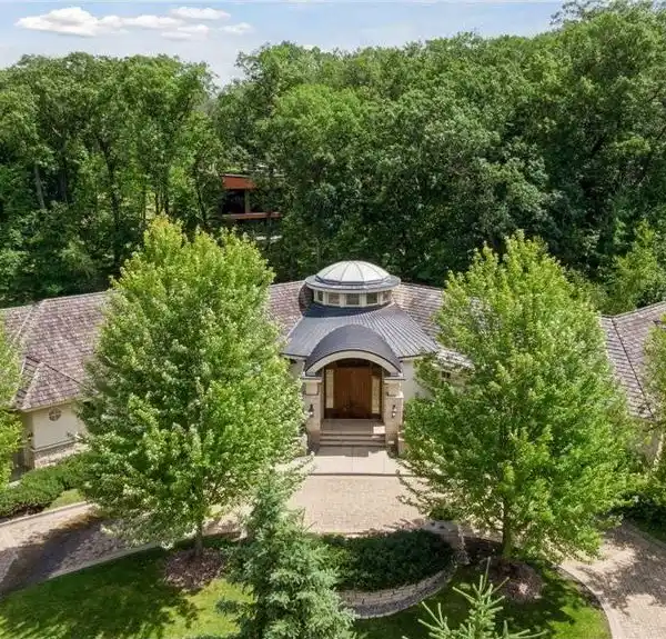 EXQUISITE CUSTOM HOME IN PRIME MINNETONKA LOCATION