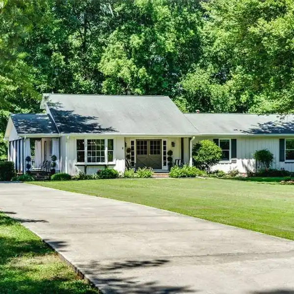 QUIET STREET GEM WITH FLEXIBLE LIVING SPACES
