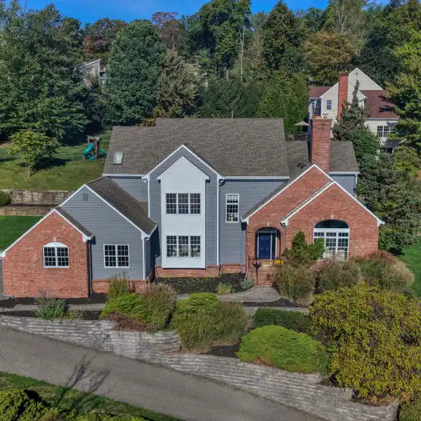 TURNKEY COLONIAL IN SOUGHT-AFTER ROLLING HILL