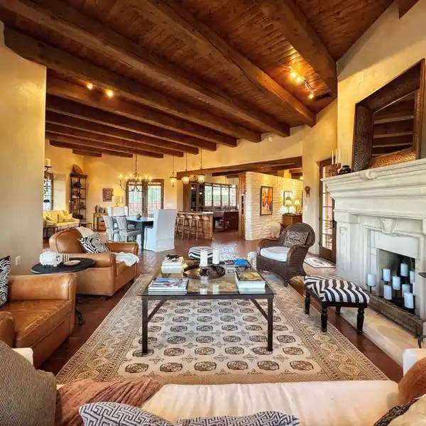 LUXURIOUS SINGLE-LEVEL HOME IN SILVER HILLS RANCH