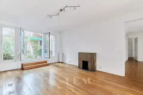 Peaceful First-floor Dual Aspect Apartment