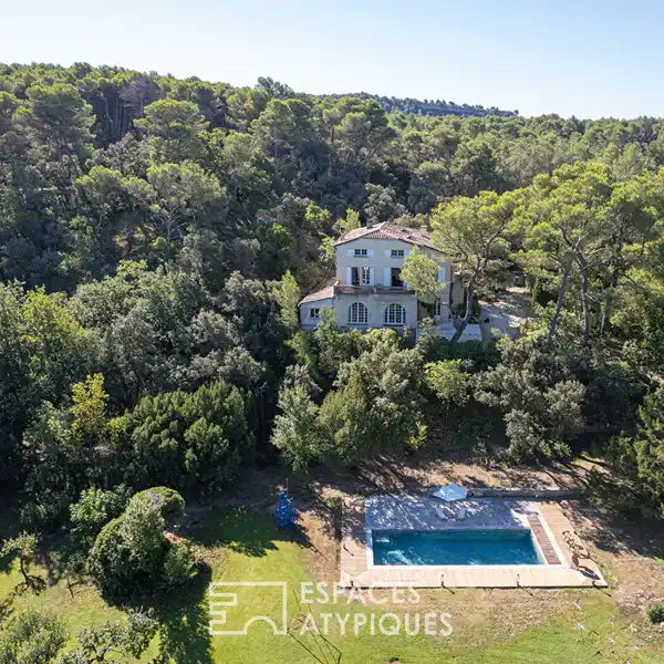 MAGNIFICENT PROPERTY IN A WOODED SETTING