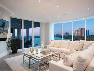 Masterfully Renovated End-unit in Baypointe at Naples Cay