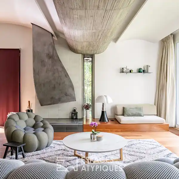 NICELY RENOVATED ARCHITECT-DESIGNED HOME