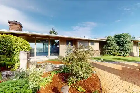 Mid-Century Gem with Cascade Mountain Views