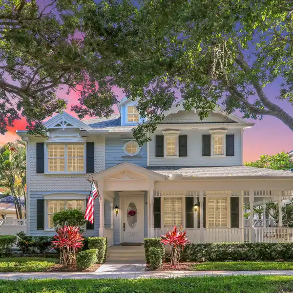VICTORIAN CHARMER WITH HIGH-END RENOVATIONS