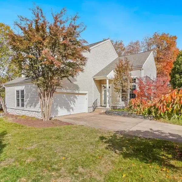 SOPHISTICATED LIVING IN EXPANSIVE PRIVATE SETTING