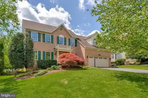 Spacious Farm Home with Wet Bar