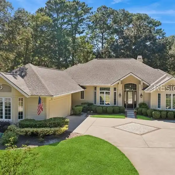 METICULOUSLY MAINTAINED SINGLE-LEVEL HOME