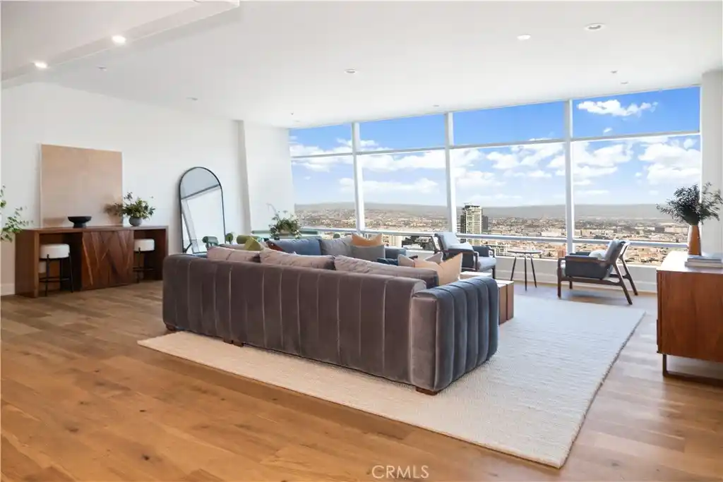 Exclusive Ritz-carlton Condo with Breathtaking Views of La