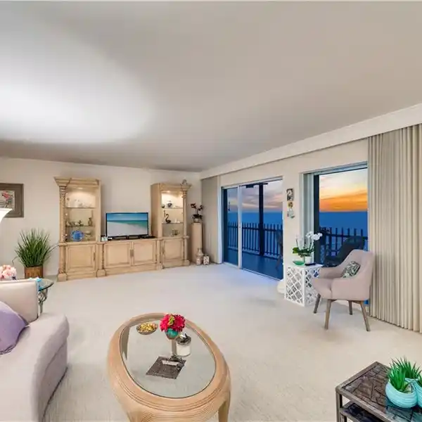 BEAUTIFUL CONDOMINIUM ON THE SAND IN THE MOORINGS