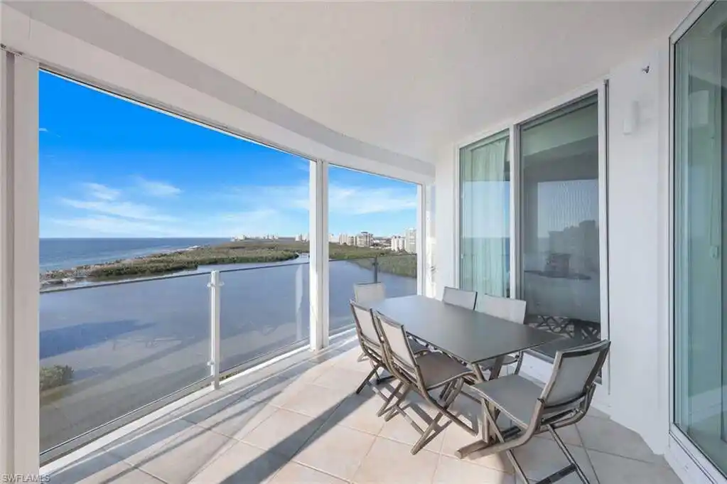 Luxury Beachfront Condo in Amenity-rich Baypointe