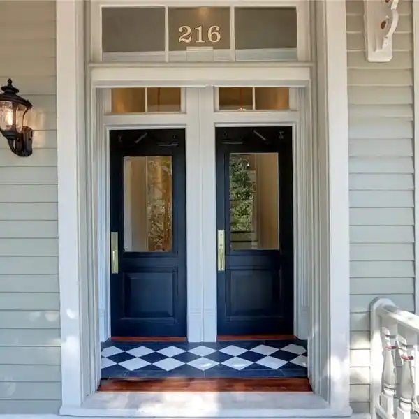 RENOVATED VICTORIAN DISTRICT JEWEL